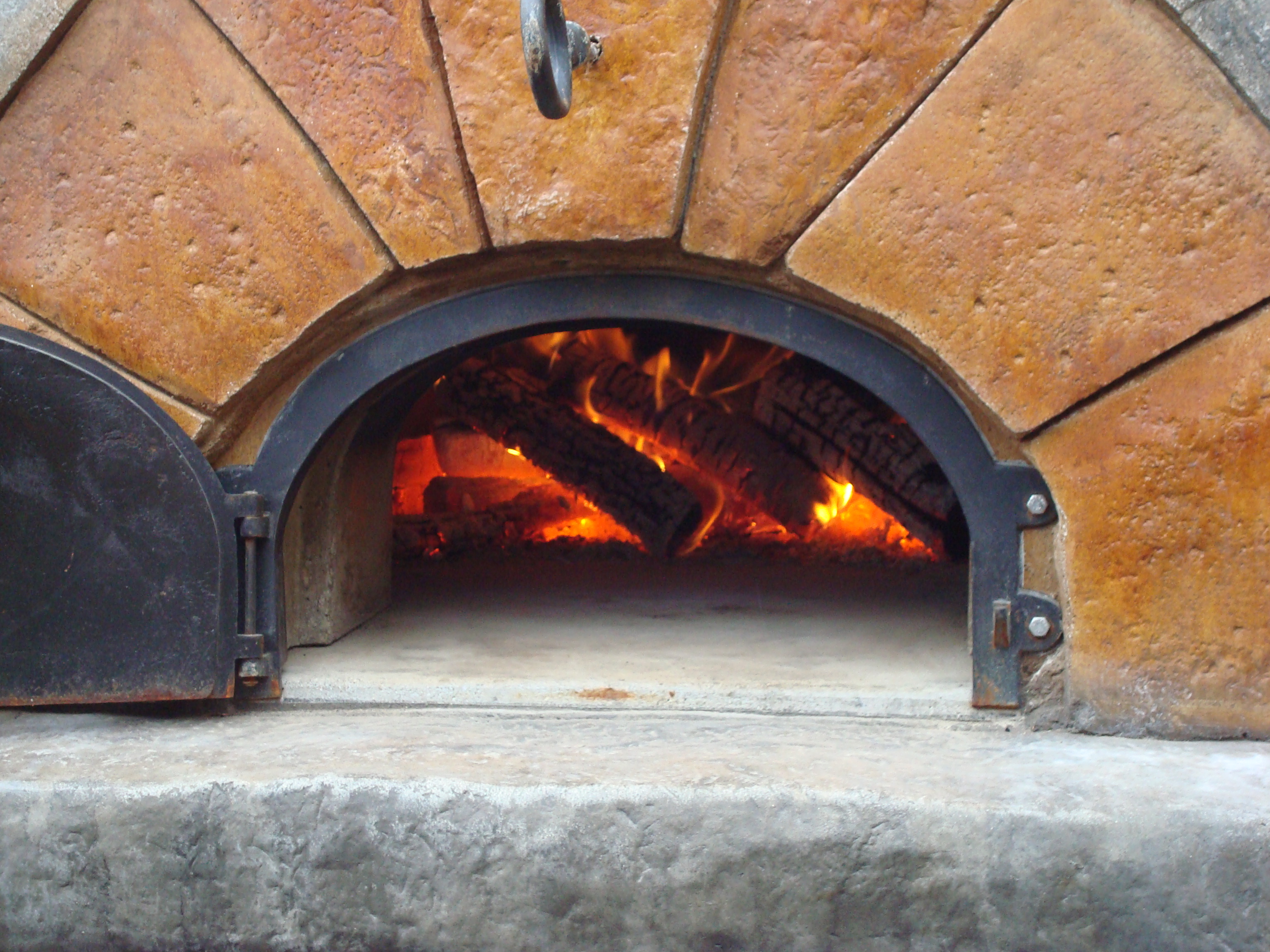 Picture of pizza oven.